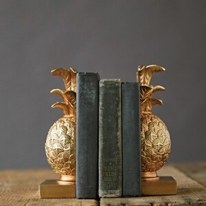 Pineapple bookend